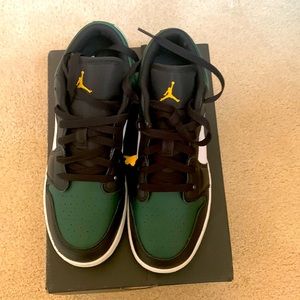 Jordan 1 green to BRAND NEW
